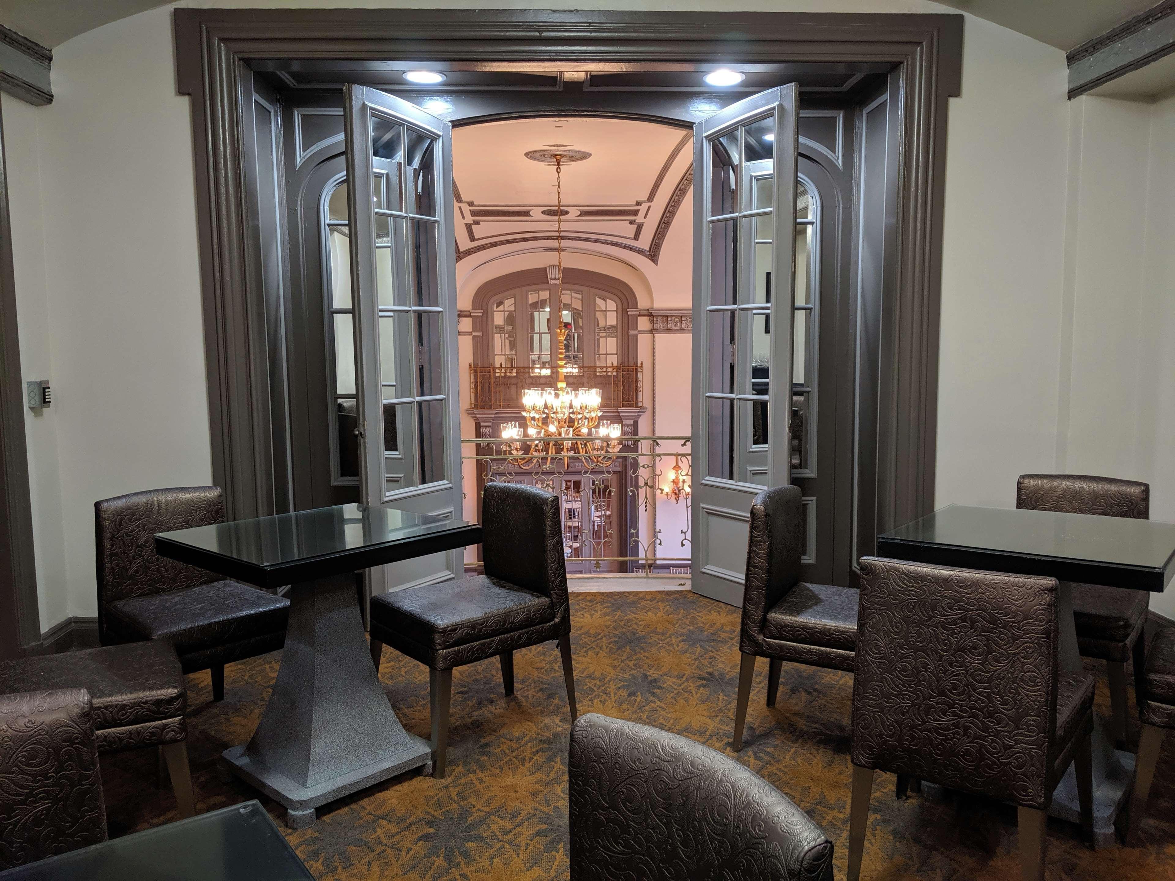 The Tudor Arms Hotel Cleveland - A Doubletree By Hilton Eksteriør bilde