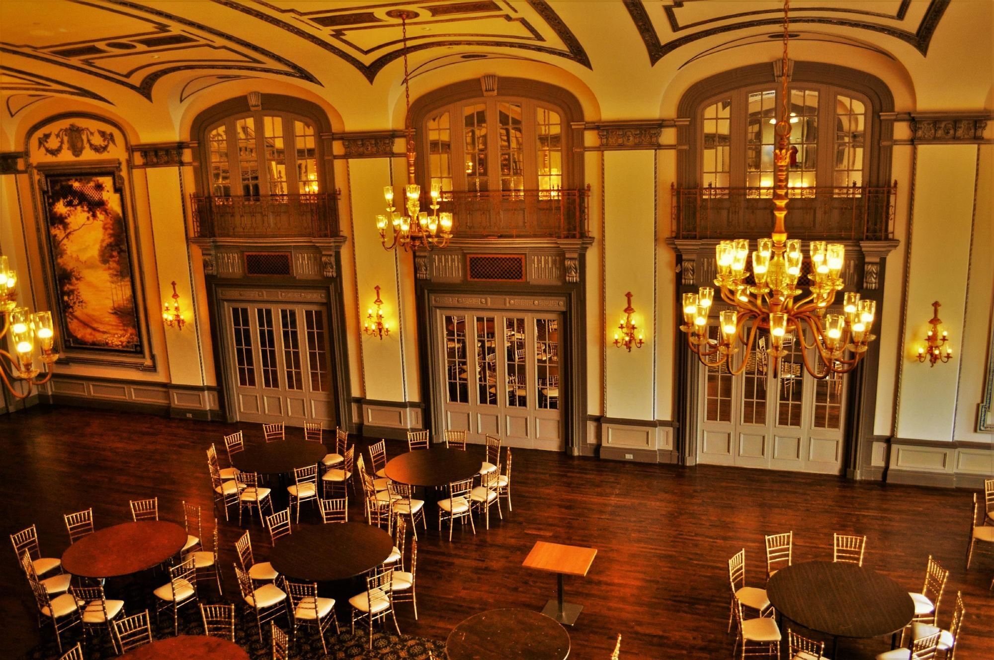 The Tudor Arms Hotel Cleveland - A Doubletree By Hilton Eksteriør bilde